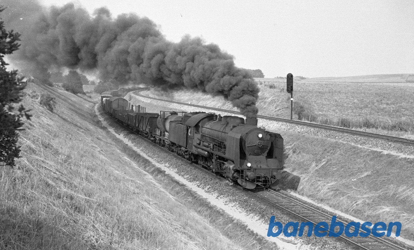 H 785 med godstog til Fredericia ved Elmelund H 785 med godstog til Fredericia ved Elmelund