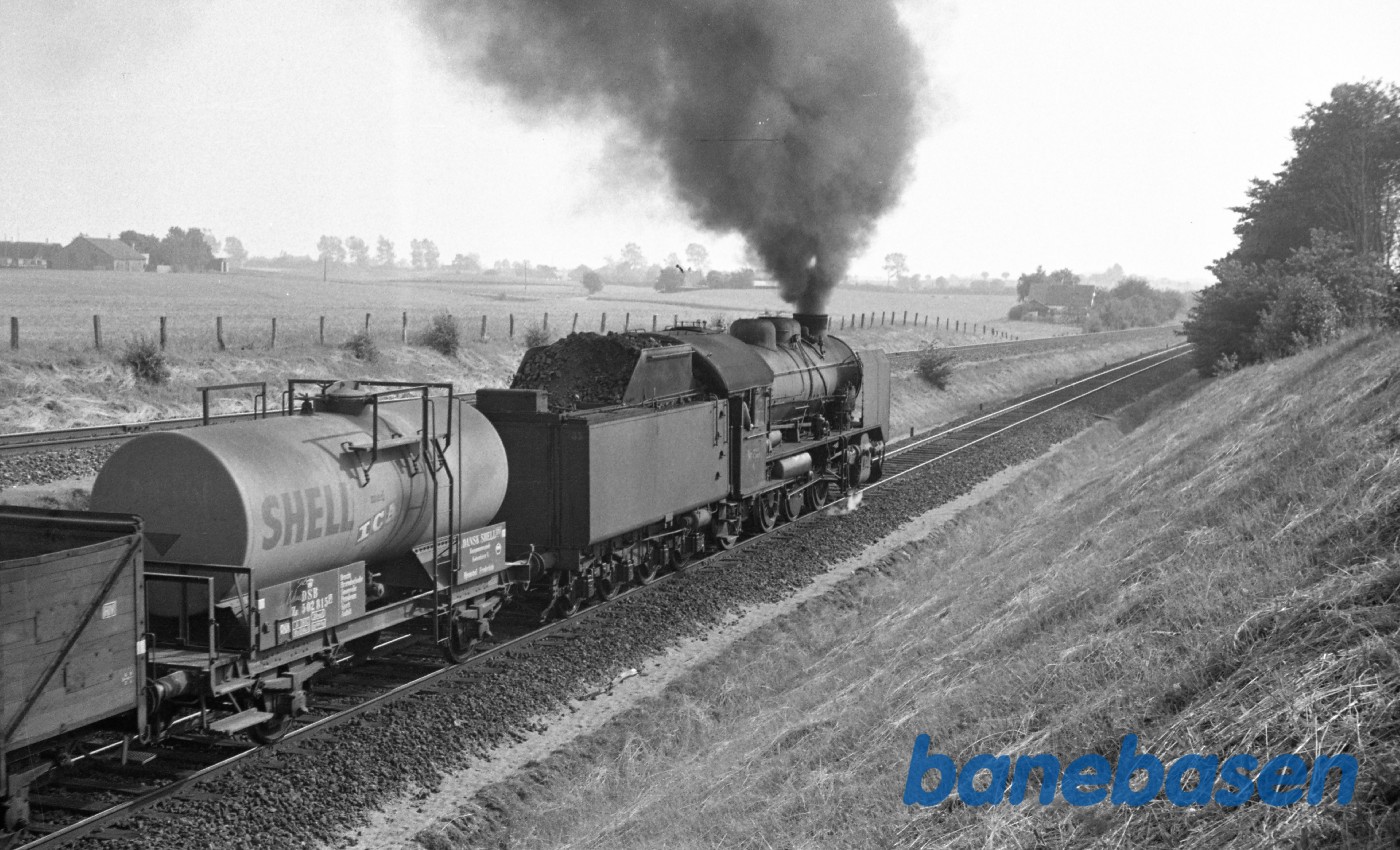 H 785 med godstog til Fredericia ved Elmelund H 785 med godstog til Fredericia ved Elmelund