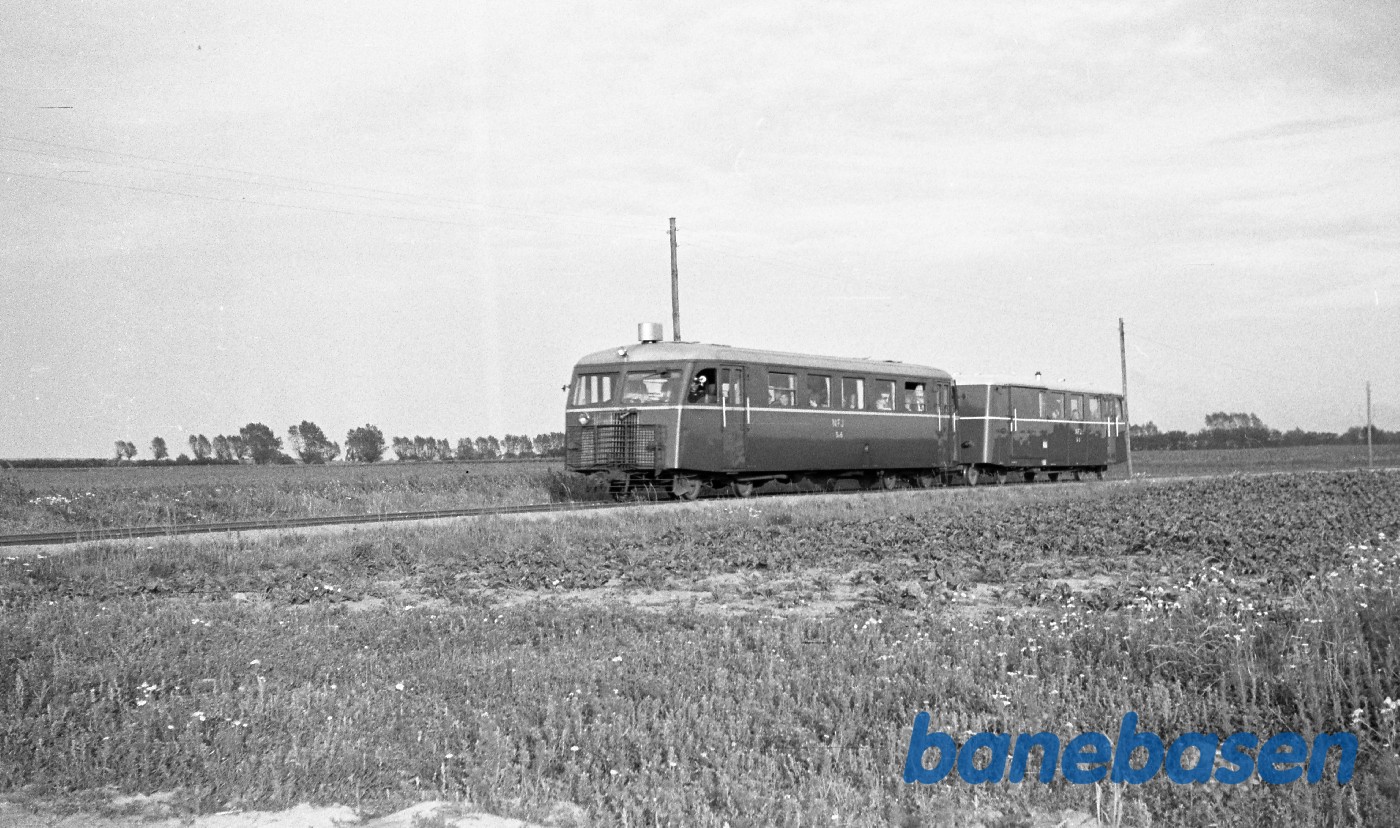 SM 6 + SP 5 på vej til Bogense, kort før Beldringe SM 6 + SP 5 på vej til Bogense, kort før Beldringe