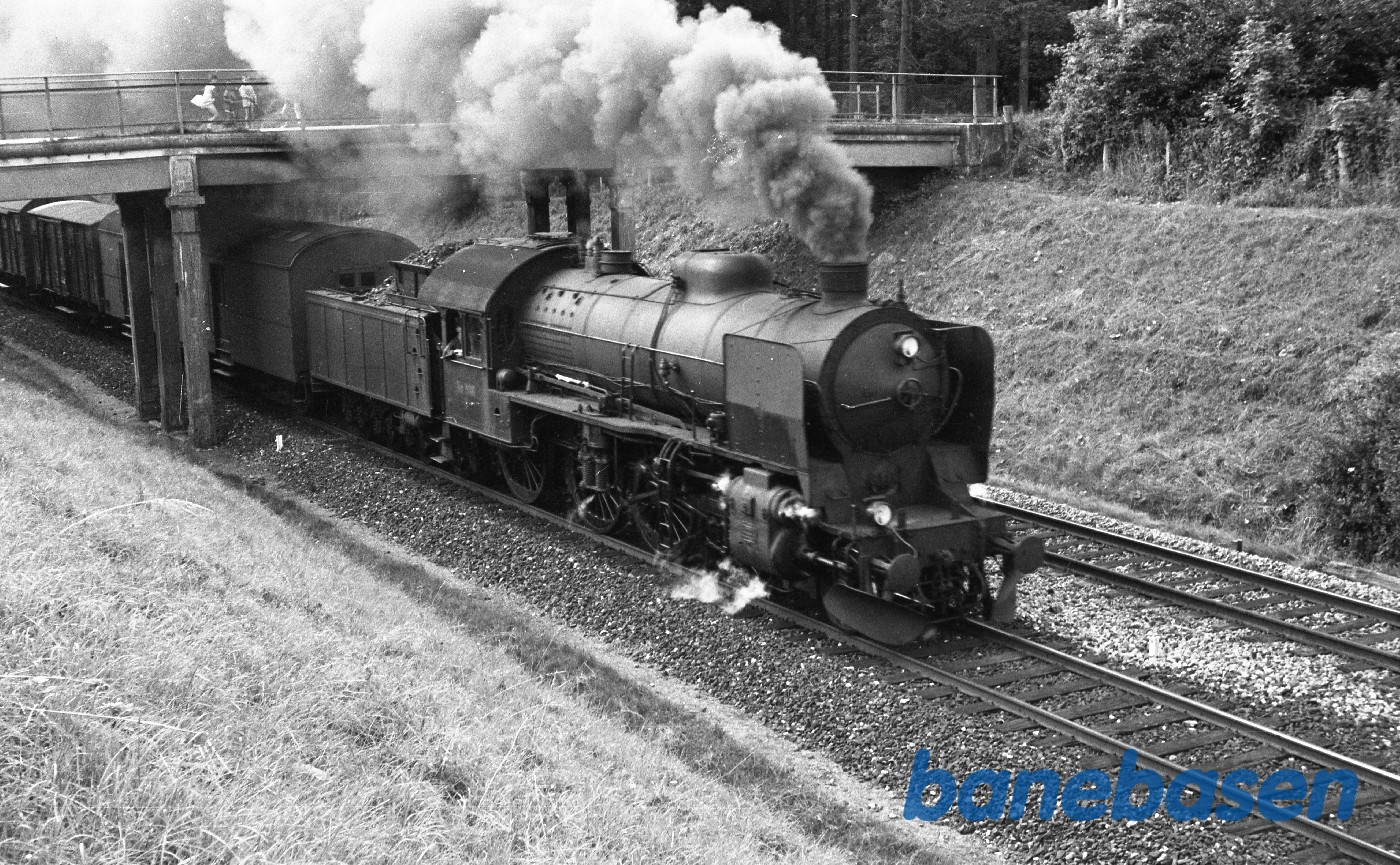 R 936 med godstog fra Fredericia ved Aarup R 936 med godstog fra Fredericia ved Aarup