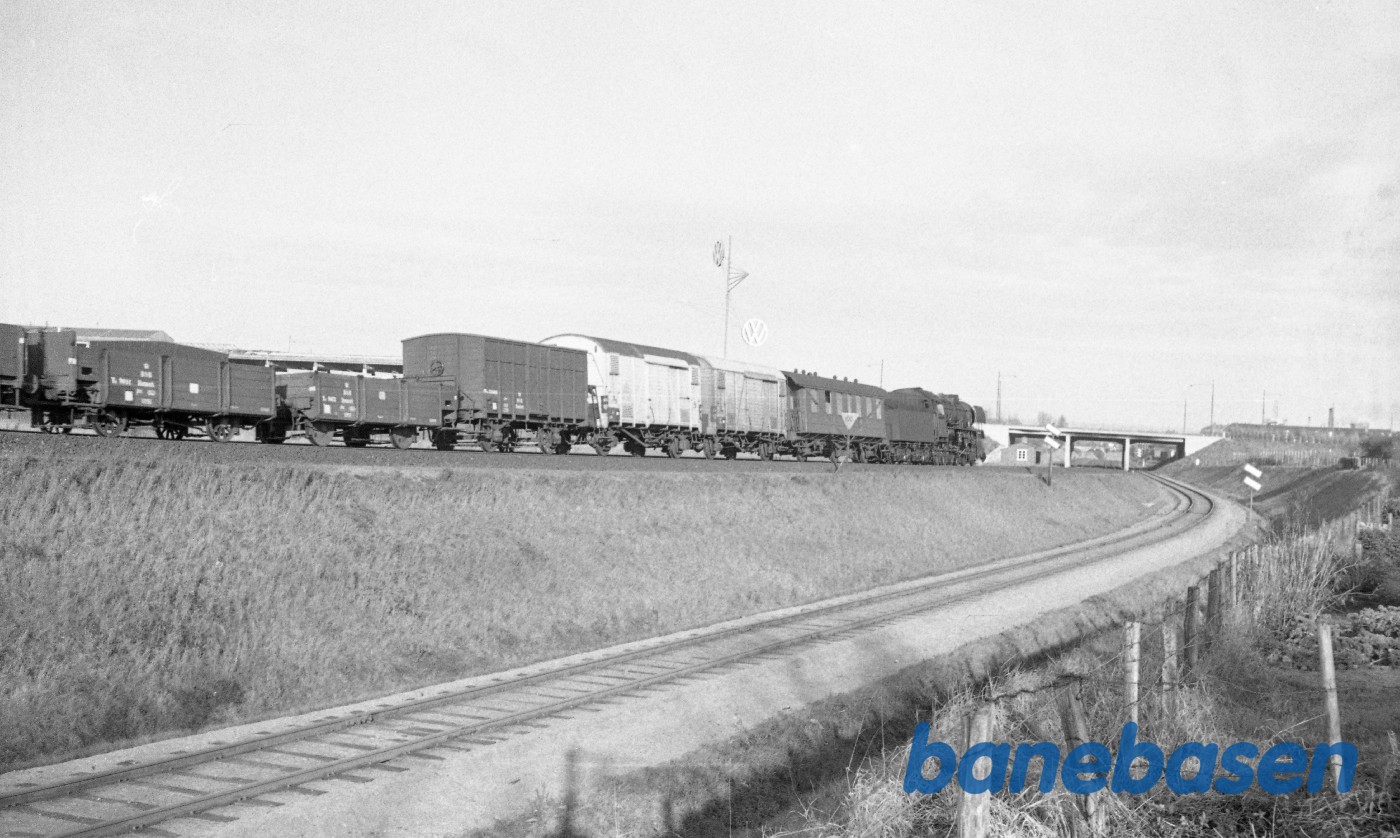 N 206 med godstog fra Fredericia, kort før Odense N 206 med godstog fra Fredericia, kort før Odense