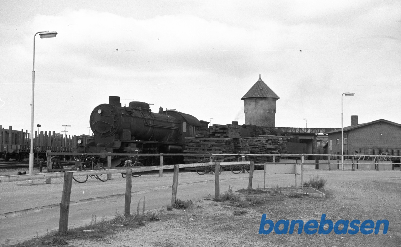 H 800 + N 204 ved remisen H 800 + N 204 ved remisen