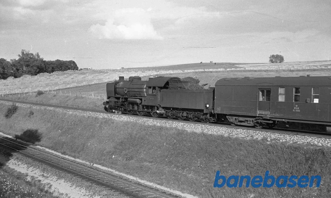 R 946 med godstog fra Fredericia ved Elmelund R 946 med godstog fra Fredericia ved Elmelund