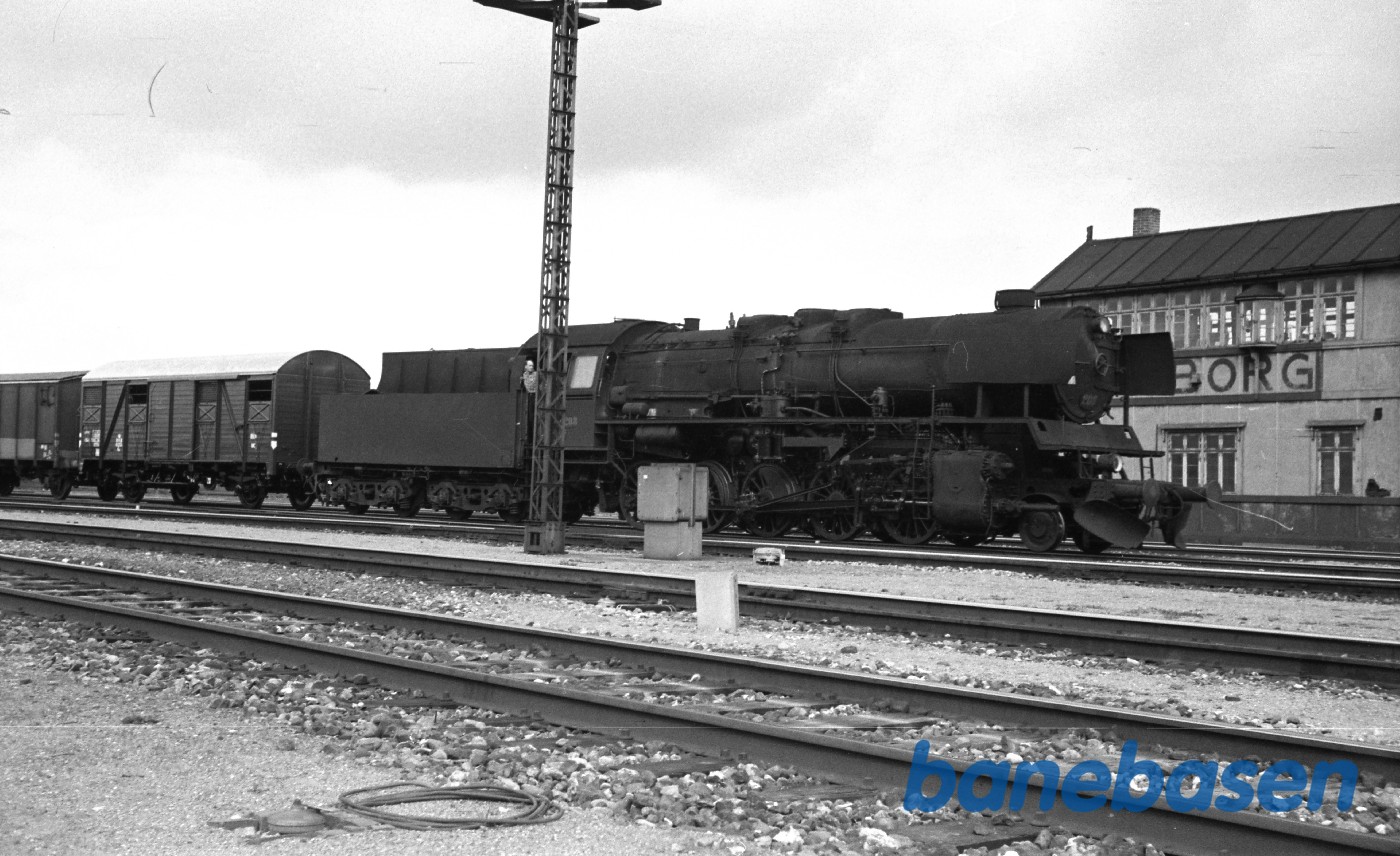 N 208 med godstog fra Fredericia under indkørsel N 208 med godstog fra Fredericia under indkørsel