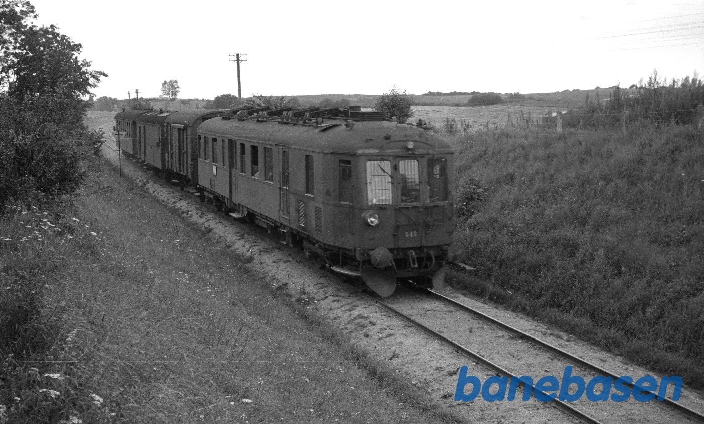 MP 543 med blandettog fra Svendborg til Nyborg kort før Nyborg MP 543 med blandettog fra Svendborg til Nyborg kort før Nyborg