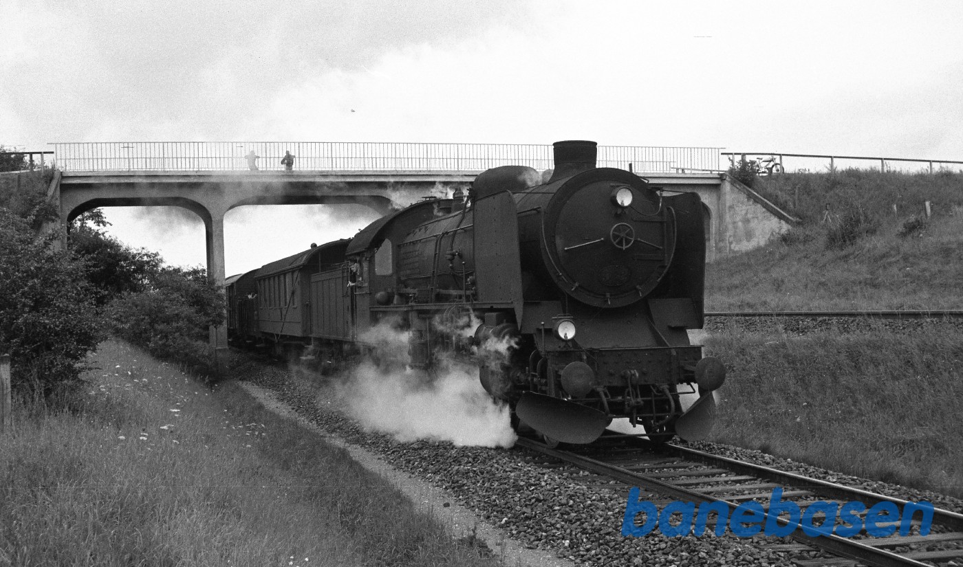 R 962 med godstog til Fredericia ved Elmelund R 962 med godstog til Fredericia ved Elmelund