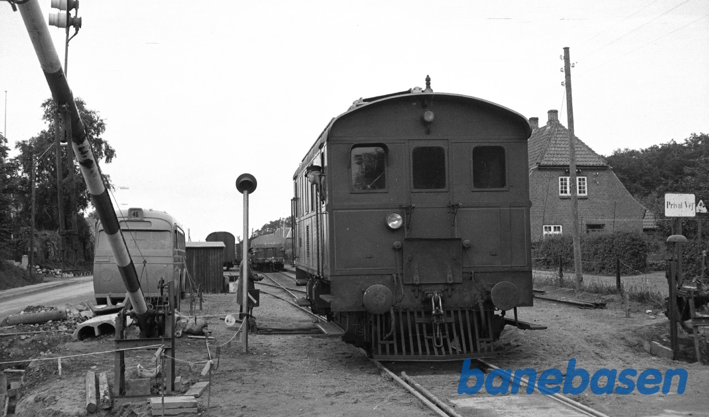 MV 10 rangerer med godstog MV 10 rangerer med godstog