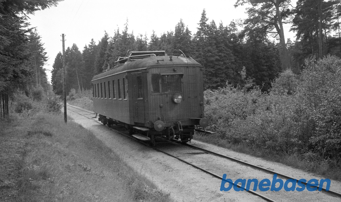MH-motorvogn på vej til Bogense, mellem Mejlskov og Holse MH-motorvogn på vej til Bogense, mellem Mejlskov og Holse