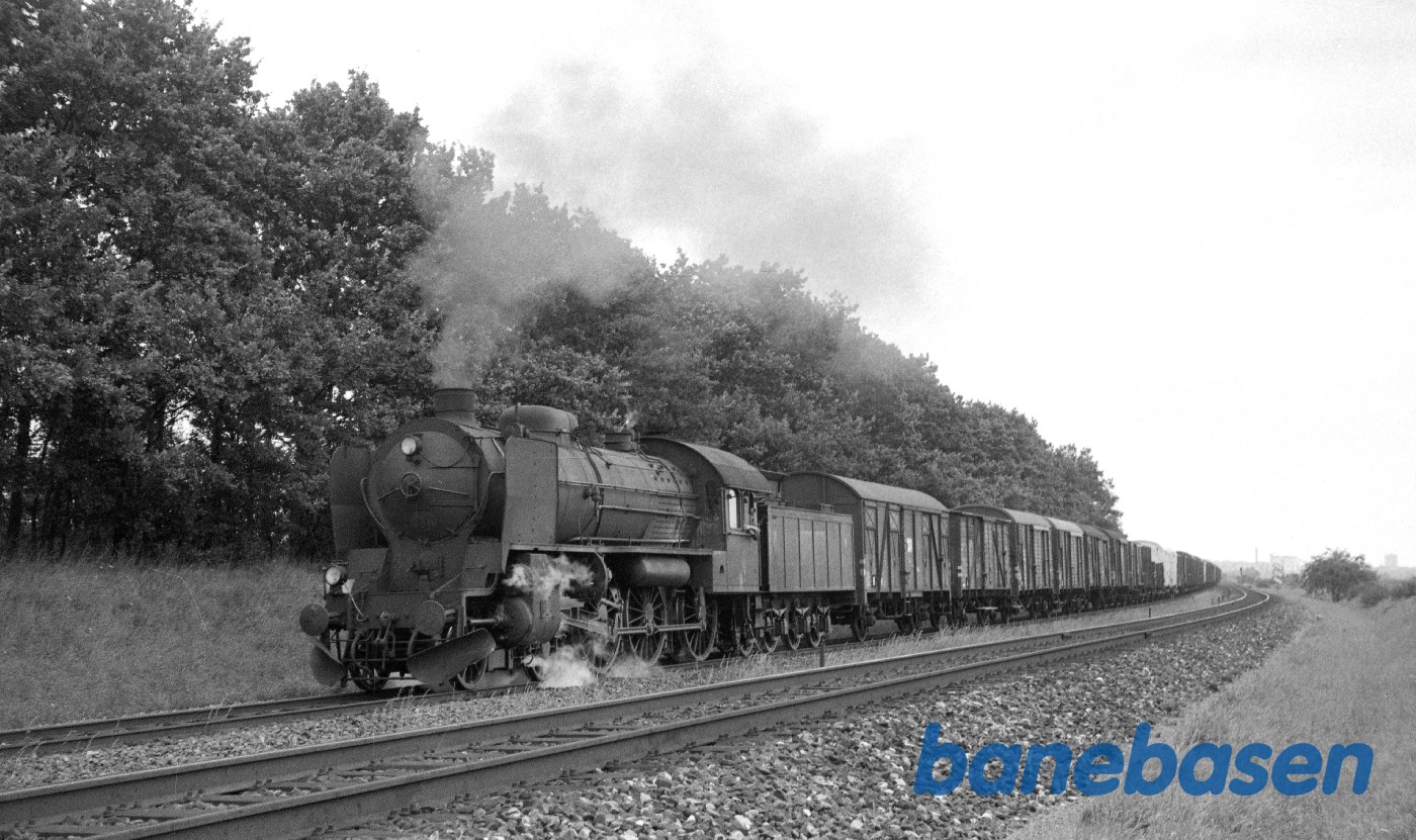 R 936 med godstog til Fredericia ved Elmelund R 936 med godstog til Fredericia ved Elmelund