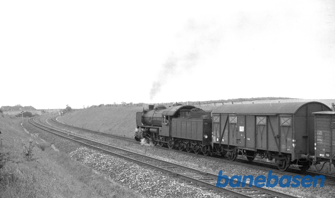 R 936 med godstog til Fredericia ved Elmelund R 936 med godstog til Fredericia ved Elmelund