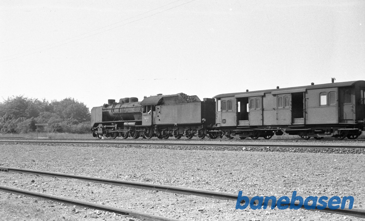 H 788 med godstog til Nyborg H 788 med godstog til Nyborg