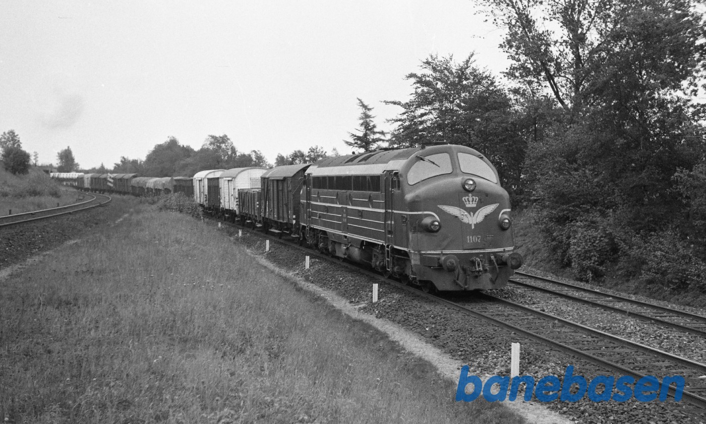 MY 1107 med persontog mod Odense under udkørsel MY 1107 med persontog mod Odense under udkørsel