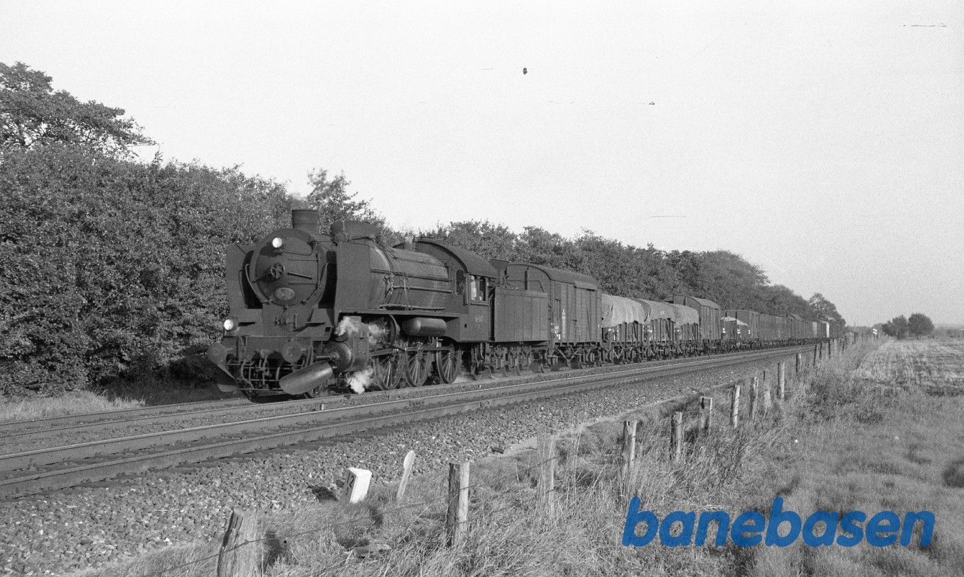 R 947 med godstog fra Nyborg mellem Ullerslev og Langeskov R 947 med godstog fra Nyborg mellem Ullerslev og Langeskov