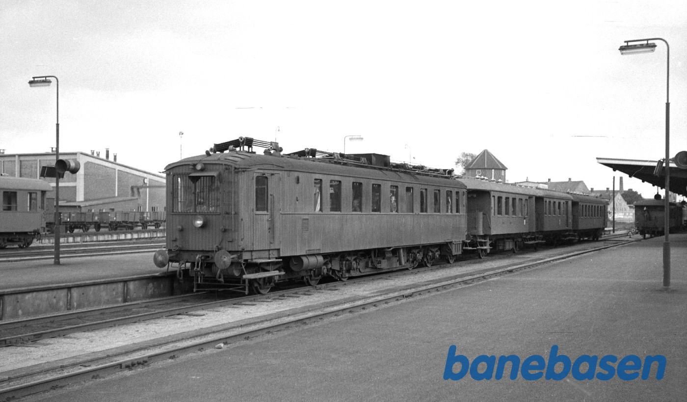 MD-motorvogn med lørdags-iltog til Middelfart MD-motorvogn med lørdags-iltog til Middelfart