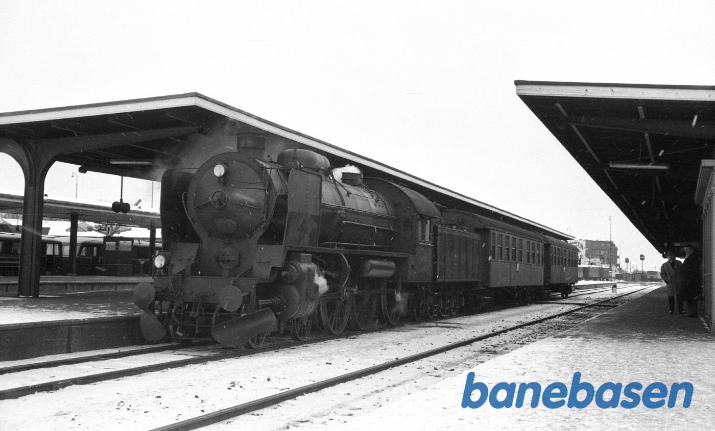 R 936 med persontog fra Nyborg R 936 med persontog fra Nyborg