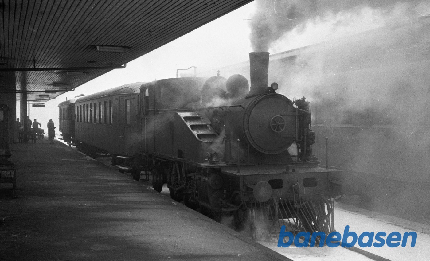 Damplokomotiv nr. 1 med persontog til Middelfart Damplokomotiv nr. 1 med persontog til Middelfart