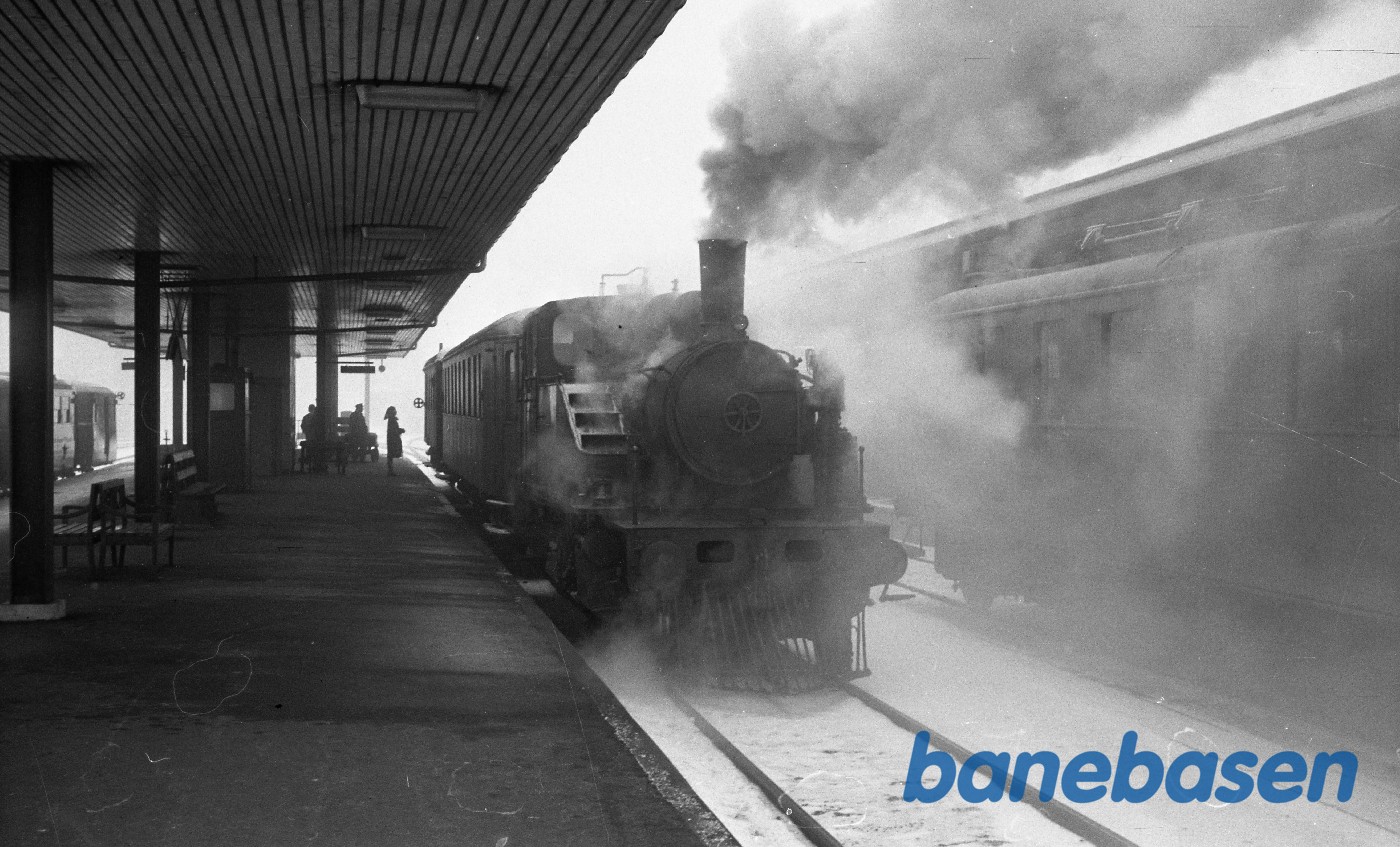 Damplokomotiv nr. 1 med persontog til Middelfart Damplokomotiv nr. 1 med persontog til Middelfart