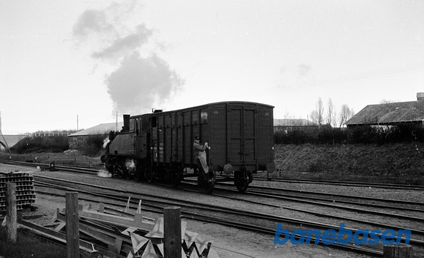 Damplokomotiv nr. 1 rangerer med NFJ QD 36 Damplokomotiv nr. 1 rangerer med NFJ QD 36