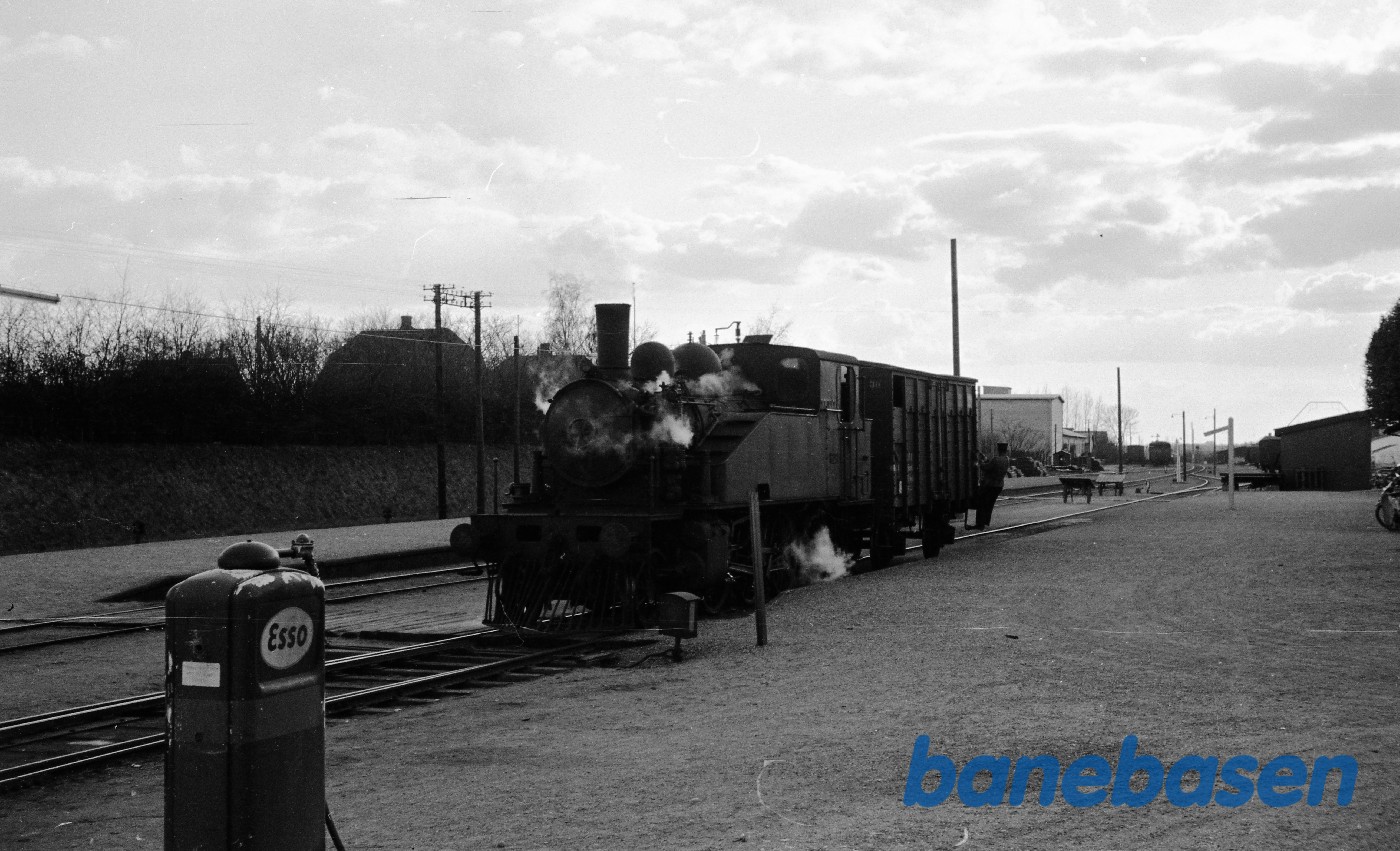 Damplokomotiv nr. 1 rangerer med NFJ QD 36 Damplokomotiv nr. 1 rangerer med NFJ QD 36