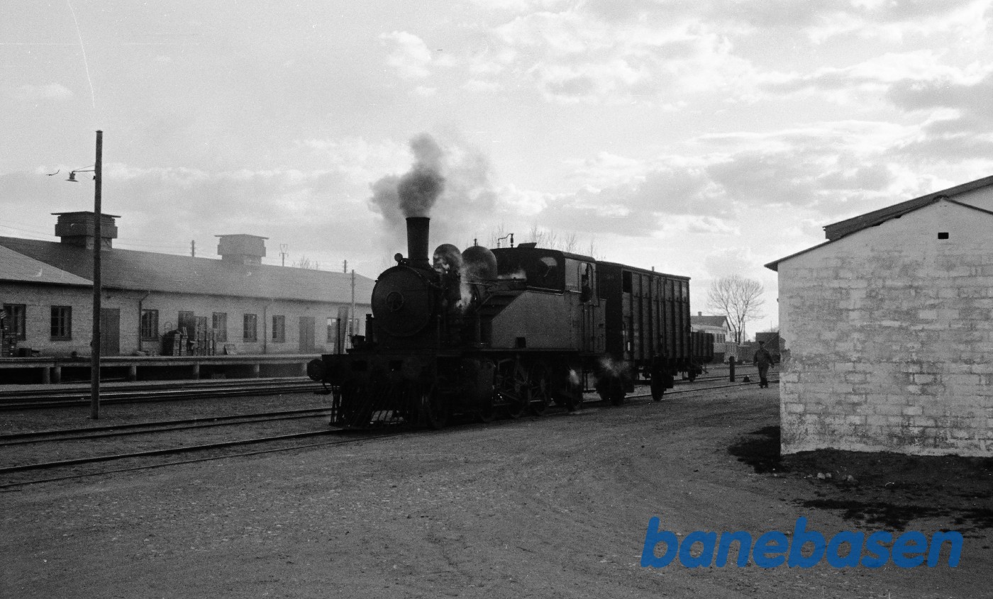 Damplokomotiv nr. 1 rangerer med NFJ QD 36 Damplokomotiv nr. 1 rangerer med NFJ QD 36