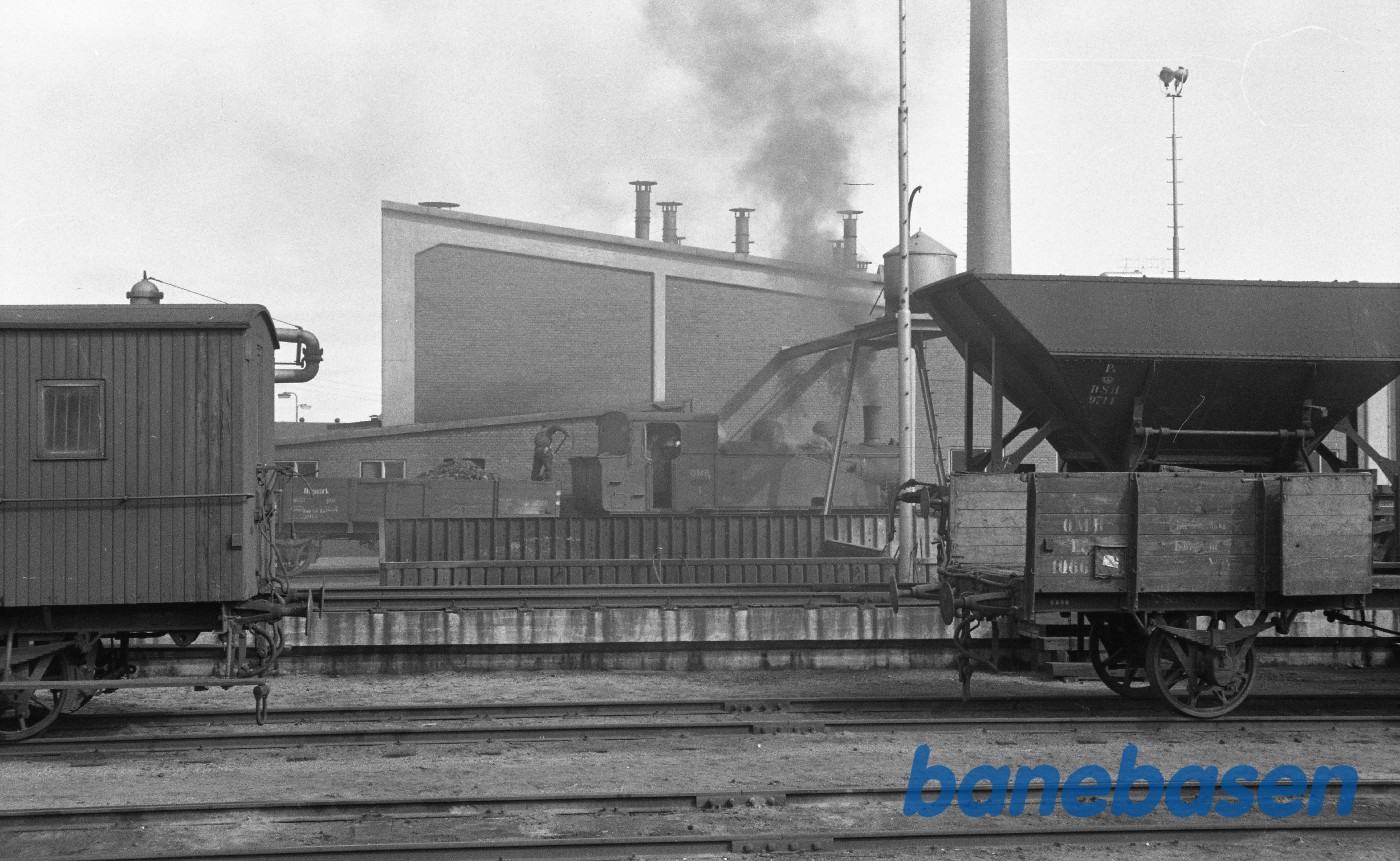 Damplokomotiv nr. 1 gøres klar ved remisen Damplokomotiv nr. 1 gøres klar ved remisen