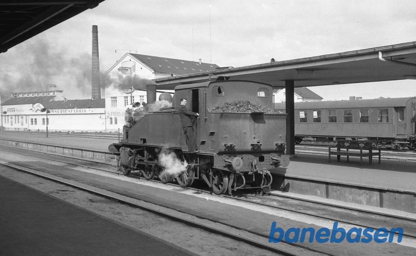 Damplokomotiv nr. 1 på vej til togstamme Damplokomotiv nr. 1 på vej til togstamme