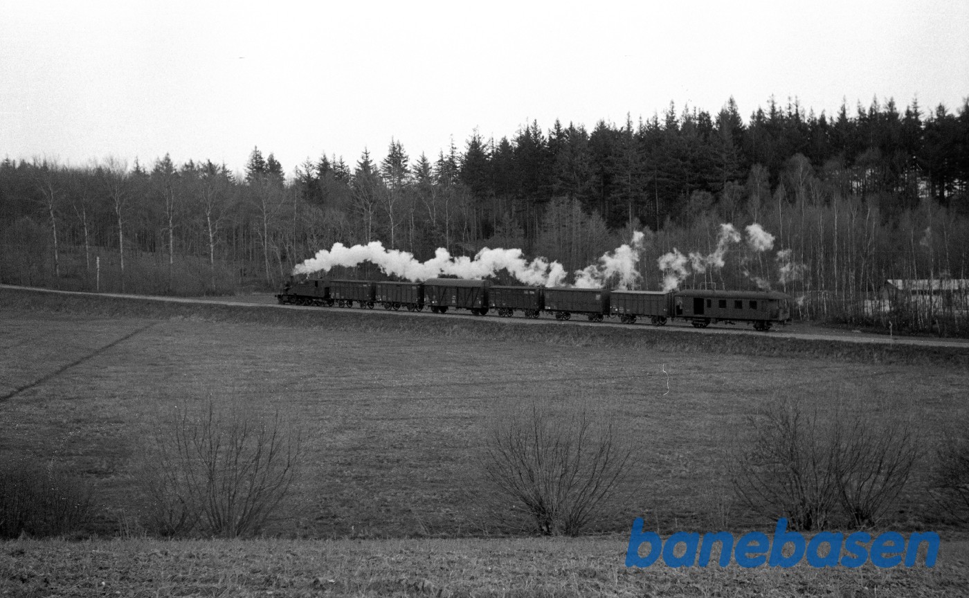 Damplokomotiv nr. 1 med godstog til Odense, mellem Morud og Langesø Damplokomotiv nr. 1 med godstog til Odense, mellem Morud og Langesø