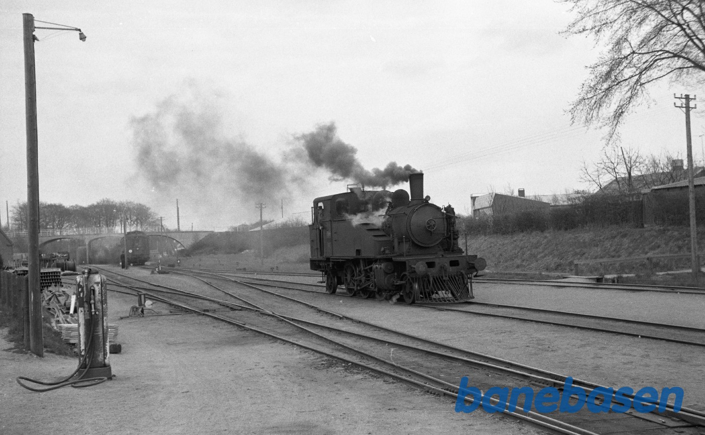 Damplokomotiv nr. 1 og motorvogn fra Odense (til erstatning for nedbrudt MH) Damplokomotiv nr. 1 og motorvogn fra Odense (til erstatning for nedbrudt MH)