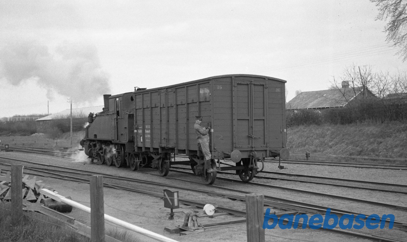 Damplokomotiv nr. 1 rangerer med NFJ QD 36 Damplokomotiv nr. 1 rangerer med NFJ QD 36
