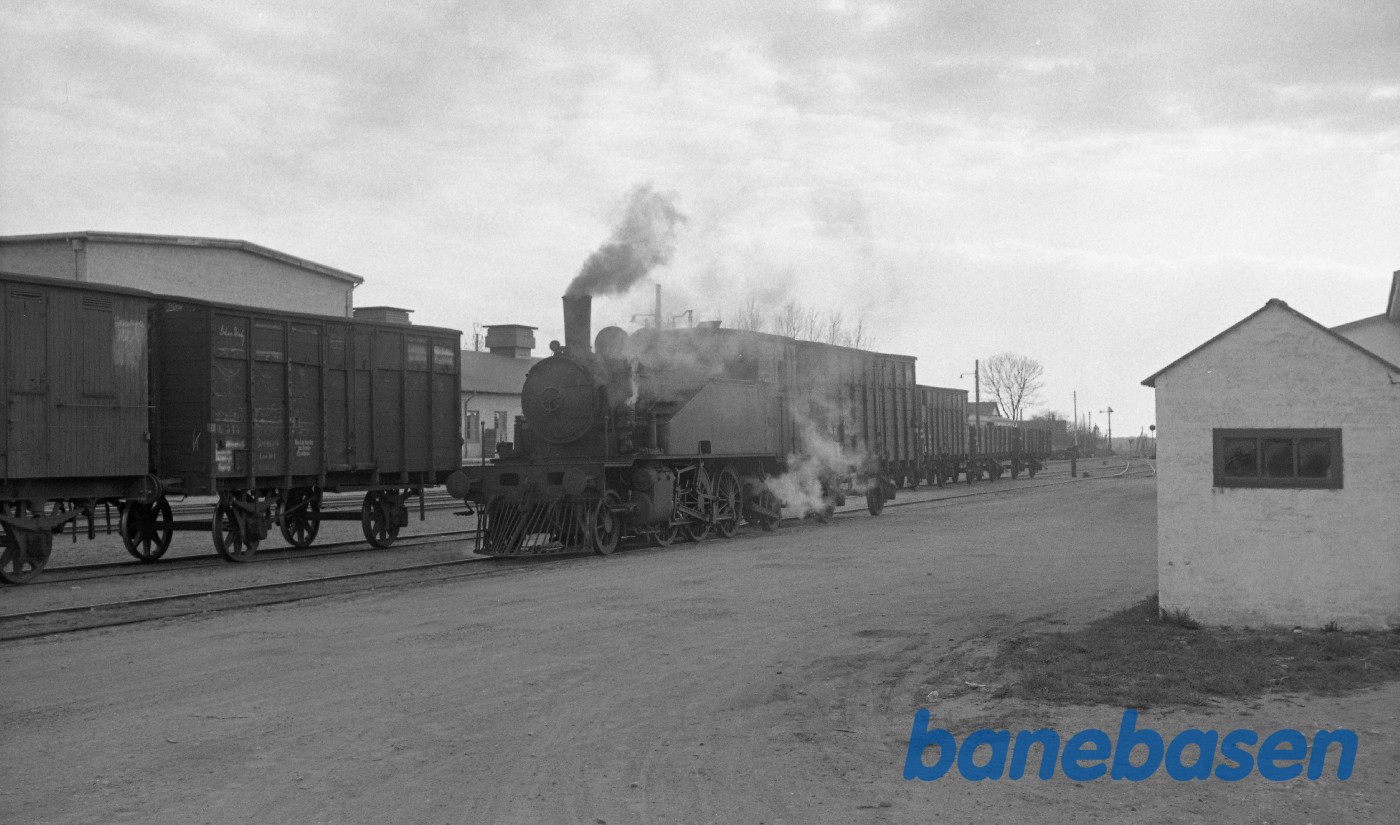 Damplokomotiv nr. 1 rangerer med NFJ QD 36 Damplokomotiv nr. 1 rangerer med NFJ QD 36