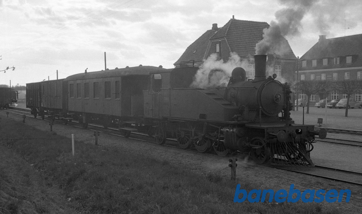 Damplokomotiv nr. 1 rangerer med godstog Damplokomotiv nr. 1 rangerer med godstog