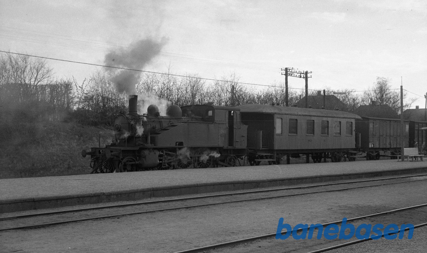 Damplokomotiv nr. 1 rangerer med godstog Damplokomotiv nr. 1 rangerer med godstog