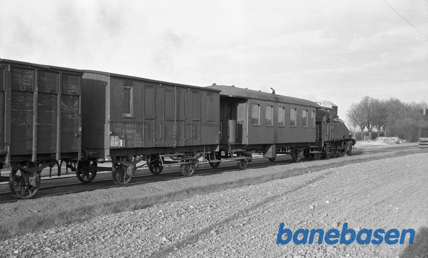 Damplokomotiv nr. 1 rangerer med godstog Damplokomotiv nr. 1 rangerer med godstog
