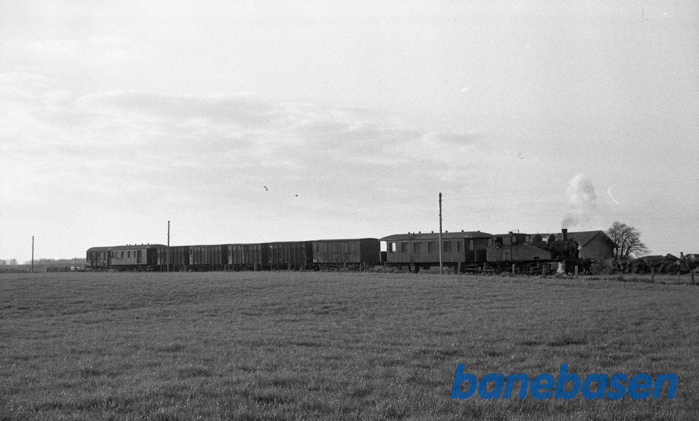 Damplokomotiv nr. 1 rangerer med godstog Damplokomotiv nr. 1 rangerer med godstog