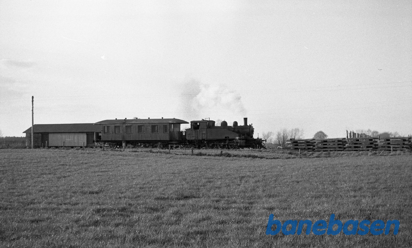 Damplokomotiv nr. 1 + B 1 Damplokomotiv nr. 1 + B 1