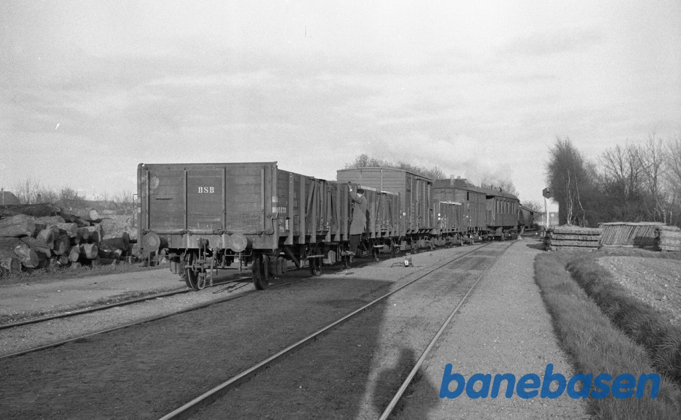 Damplokomotiv nr. 1 rangerer med godstog Damplokomotiv nr. 1 rangerer med godstog