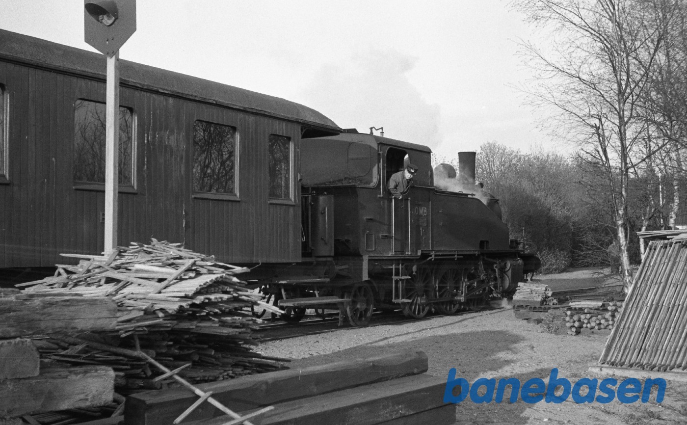 Damplokomotiv nr. 1 rangerer med godstog Damplokomotiv nr. 1 rangerer med godstog
