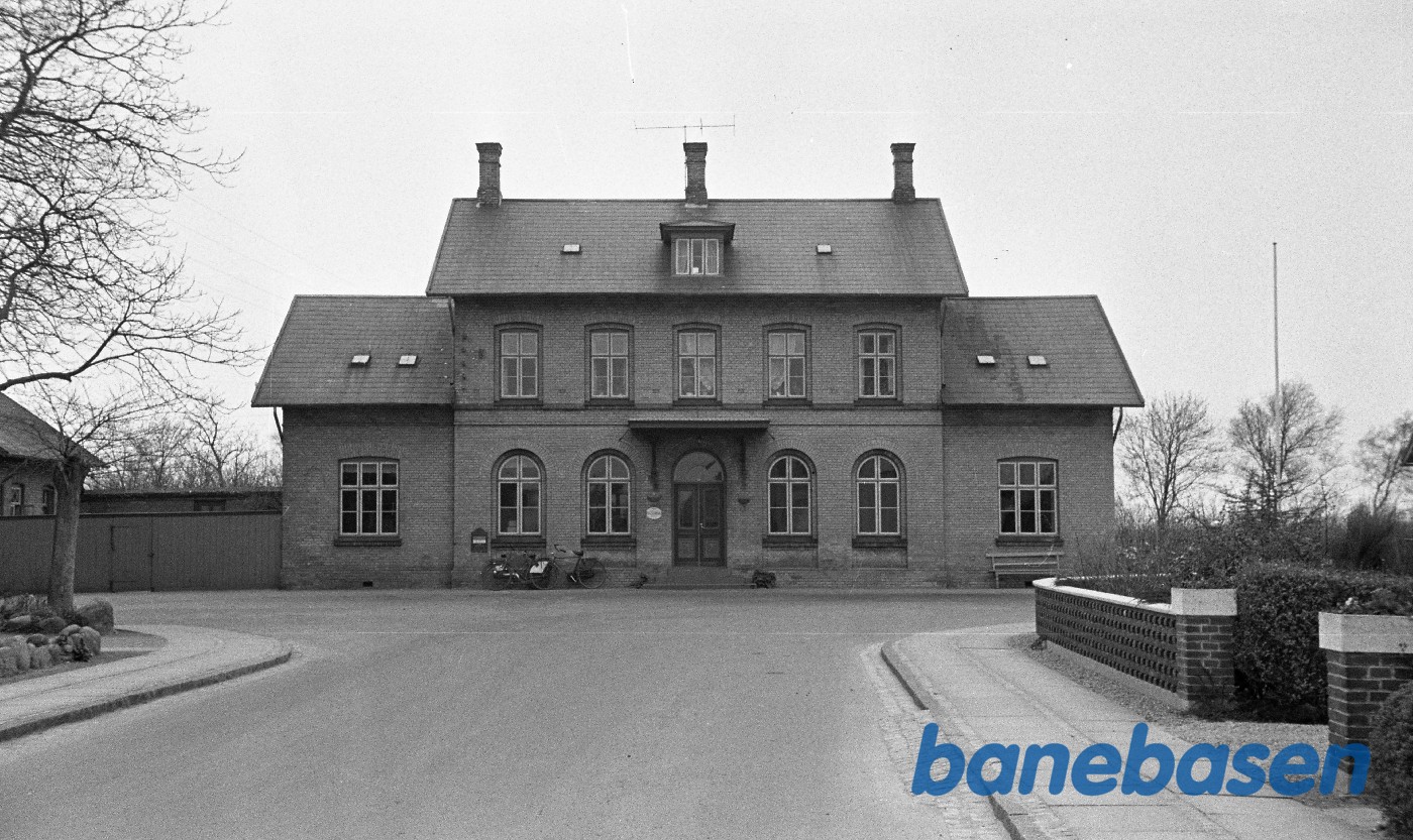 Ørbæk station, gadeside Ørbæk station, gadeside