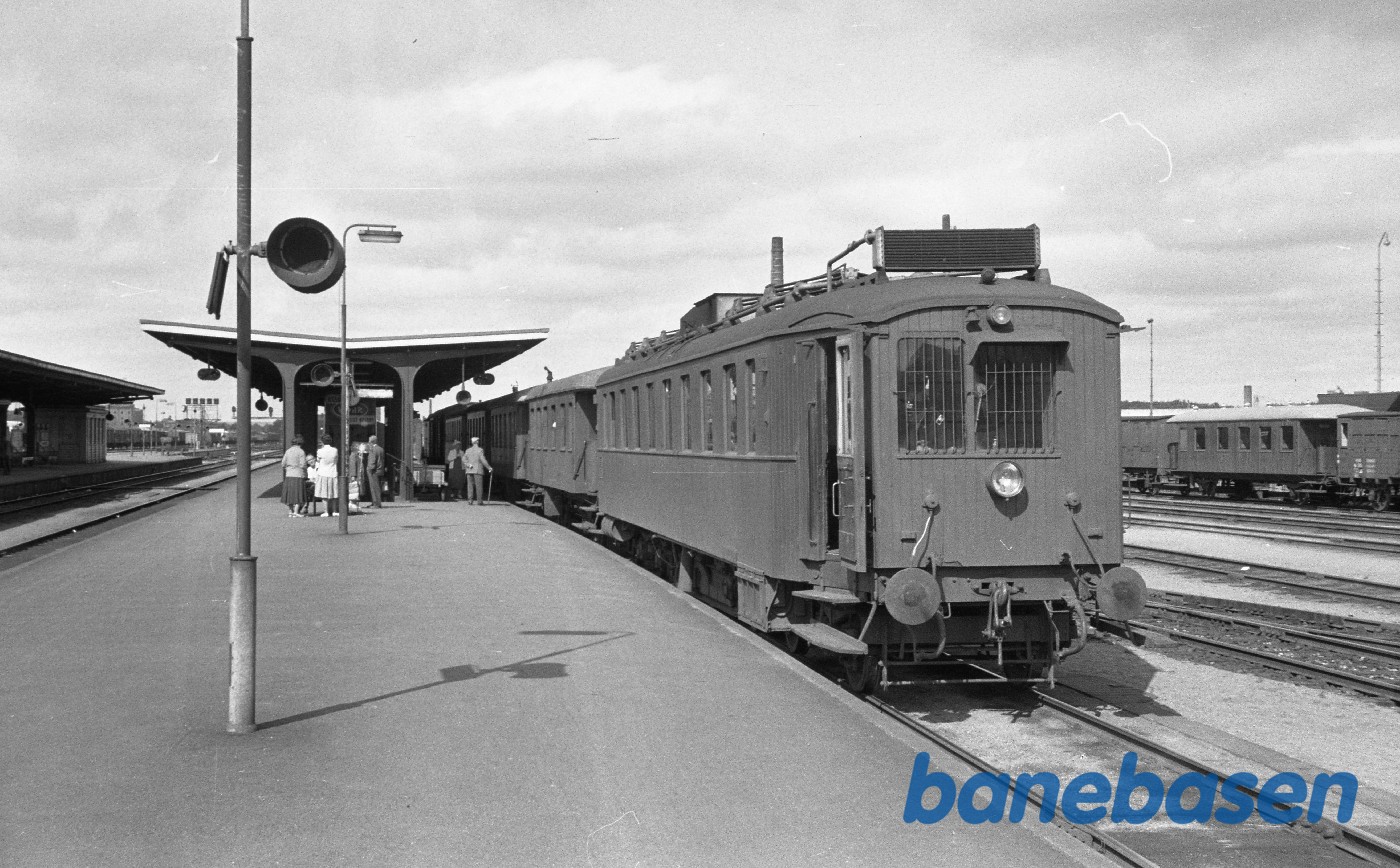 MD-motorvogn med badetog til Kerteminde MD-motorvogn med badetog til Kerteminde