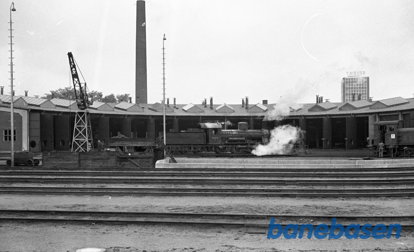 D 874 på drejeskiven D 874 på drejeskiven