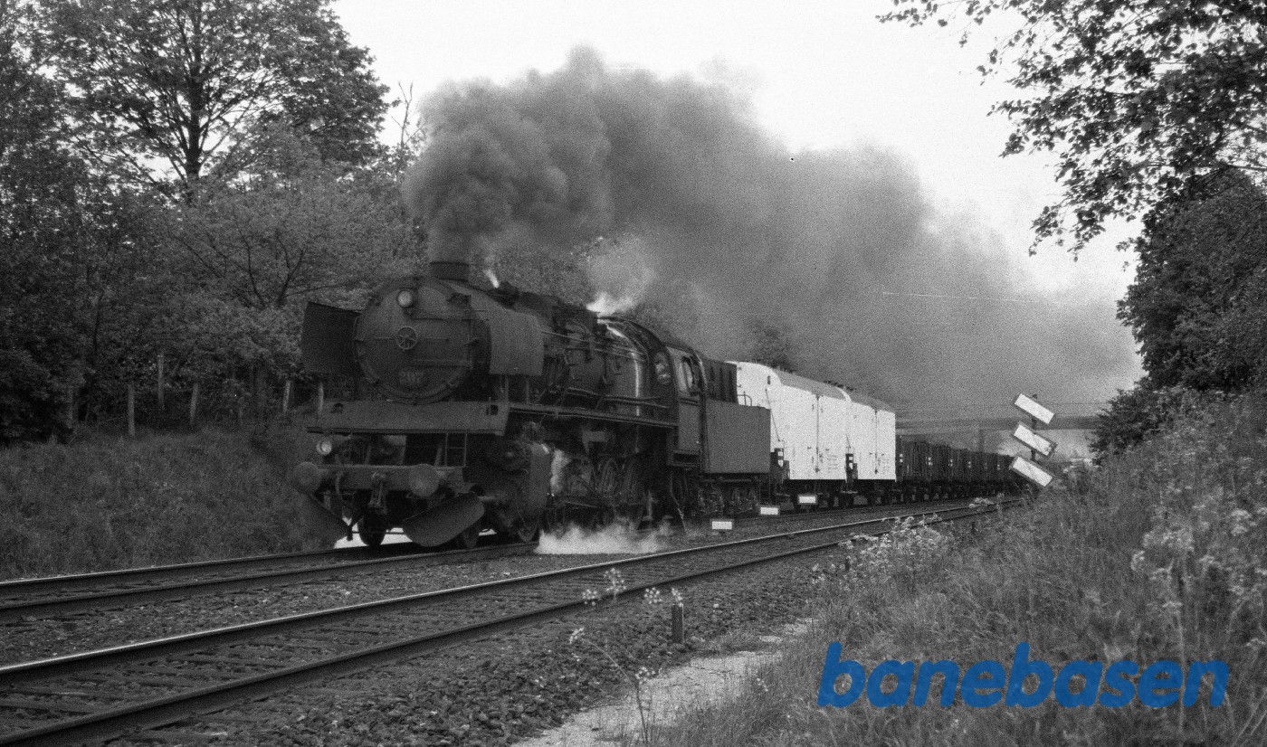 N 207 med godstog til Fredericia, ved Aarup N 207 med godstog til Fredericia, ved Aarup