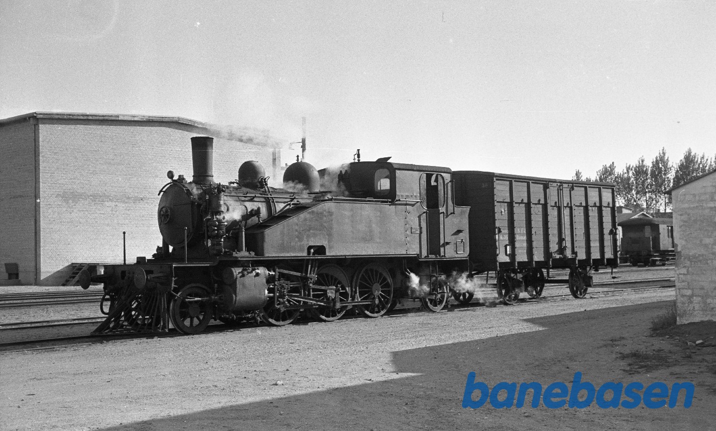 Damplokomotiv nr. 1 rangerer med NFJ QD 36 Damplokomotiv nr. 1 rangerer med NFJ QD 36