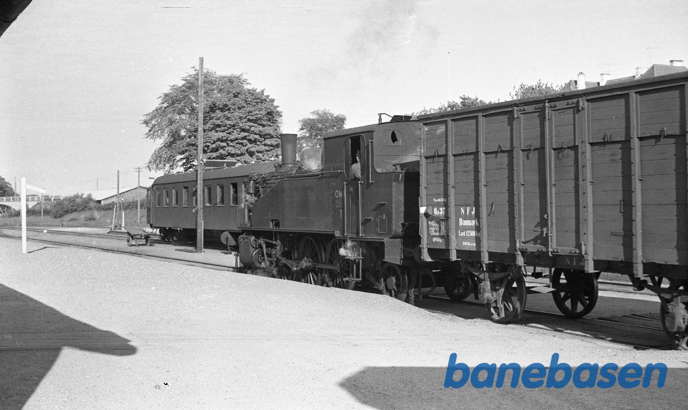 Damplokomotiv nr. 1 rangerer med godstog Damplokomotiv nr. 1 rangerer med godstog