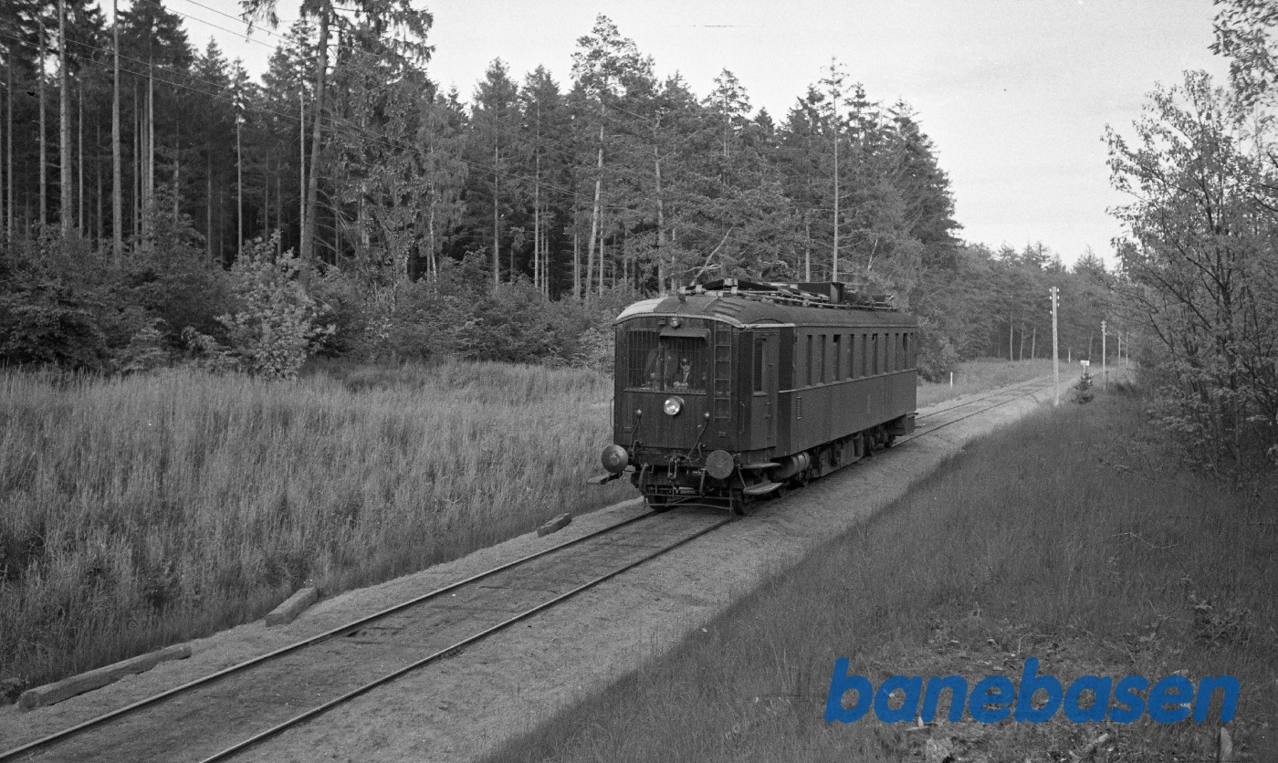 MD-motorvogn fra Odense, i skoven efter Langesø MD-motorvogn fra Odense, i skoven efter Langesø