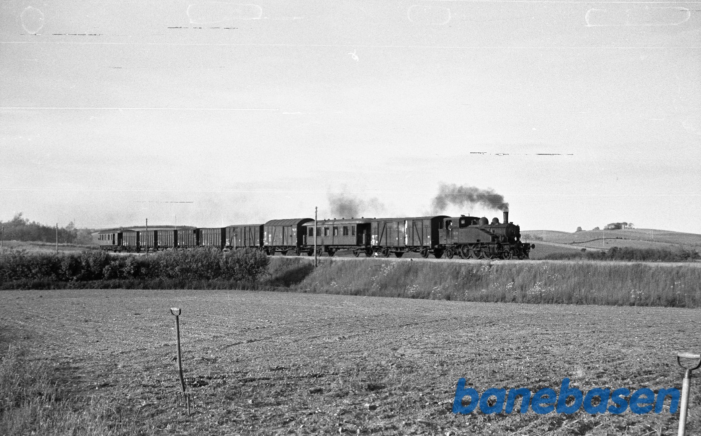 OKMJ nr. 15 med godstog til Odense, mellem Farstrup og Morud OKMJ nr. 15 med godstog til Odense, mellem Farstrup og Morud