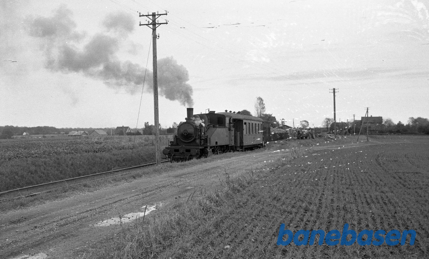 Damplokomotiv nr. 14 rangerer med godstog Damplokomotiv nr. 14 rangerer med godstog