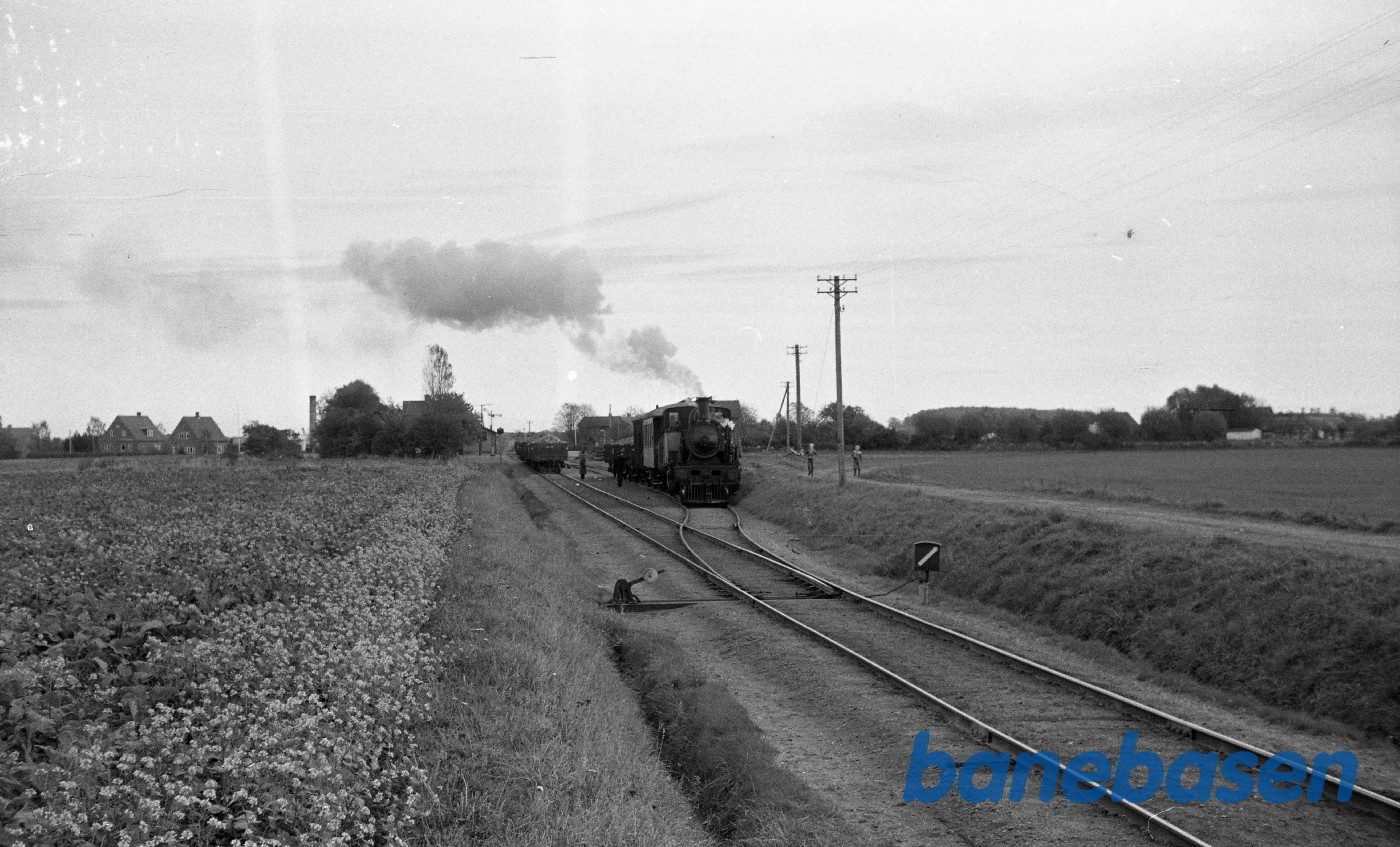 Damplokomotiv nr. 14 rangerer med godstog Damplokomotiv nr. 14 rangerer med godstog