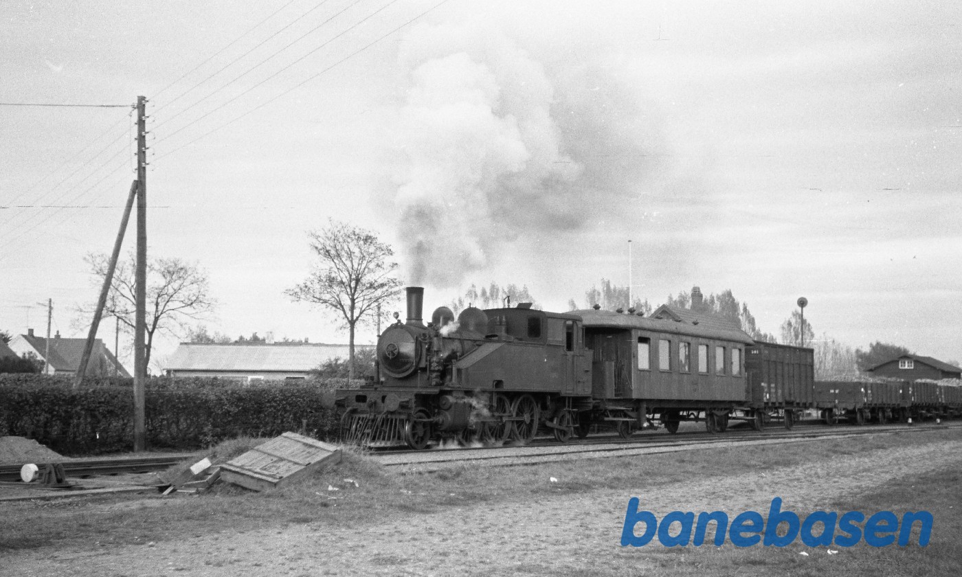 Damplokomotiv nr. 14 rangerer med godstog Damplokomotiv nr. 14 rangerer med godstog