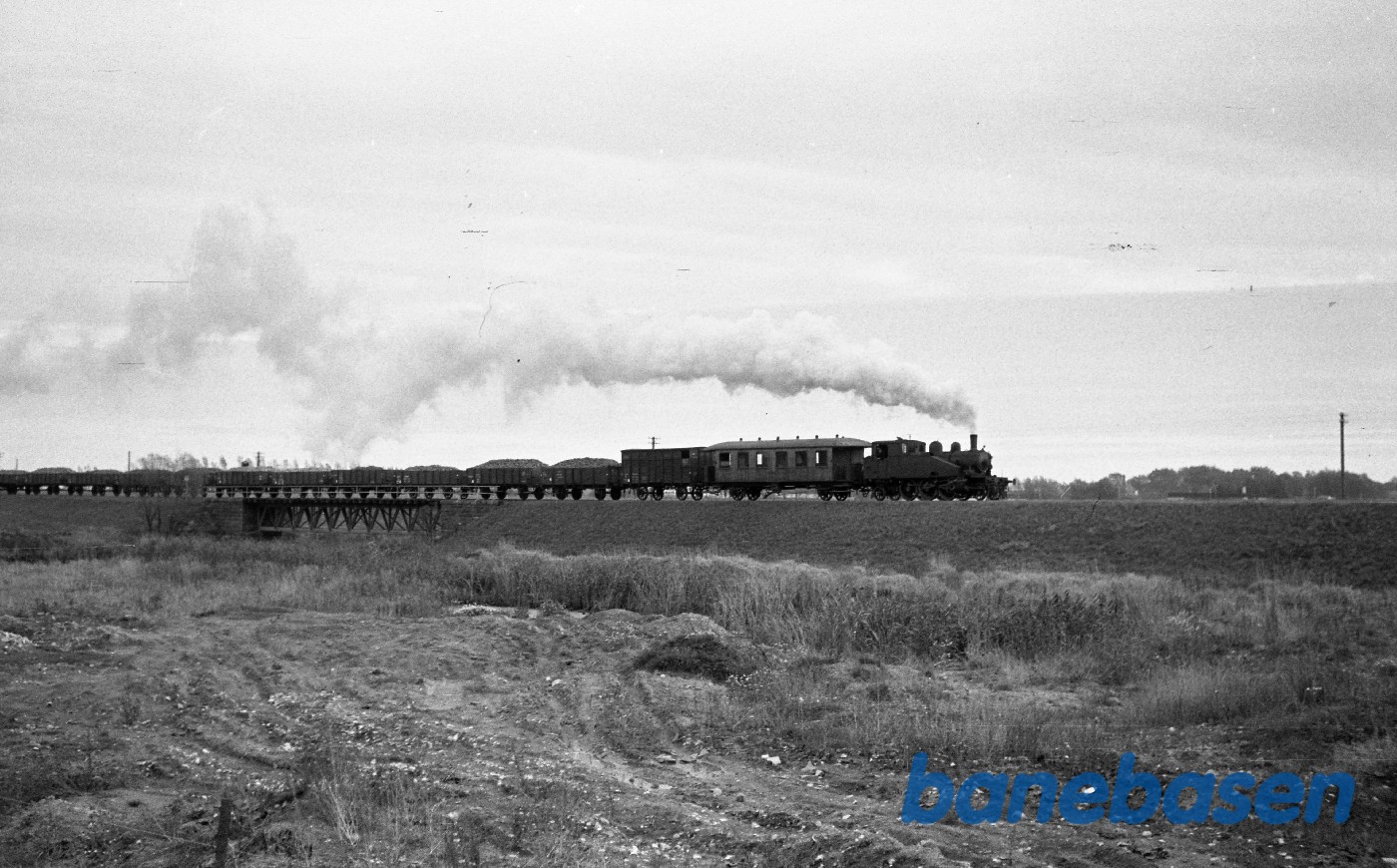 Damplokomotiv nr. 14 med godstog fra Martofte, kort efter Seden Damplokomotiv nr. 14 med godstog fra Martofte, kort efter Seden