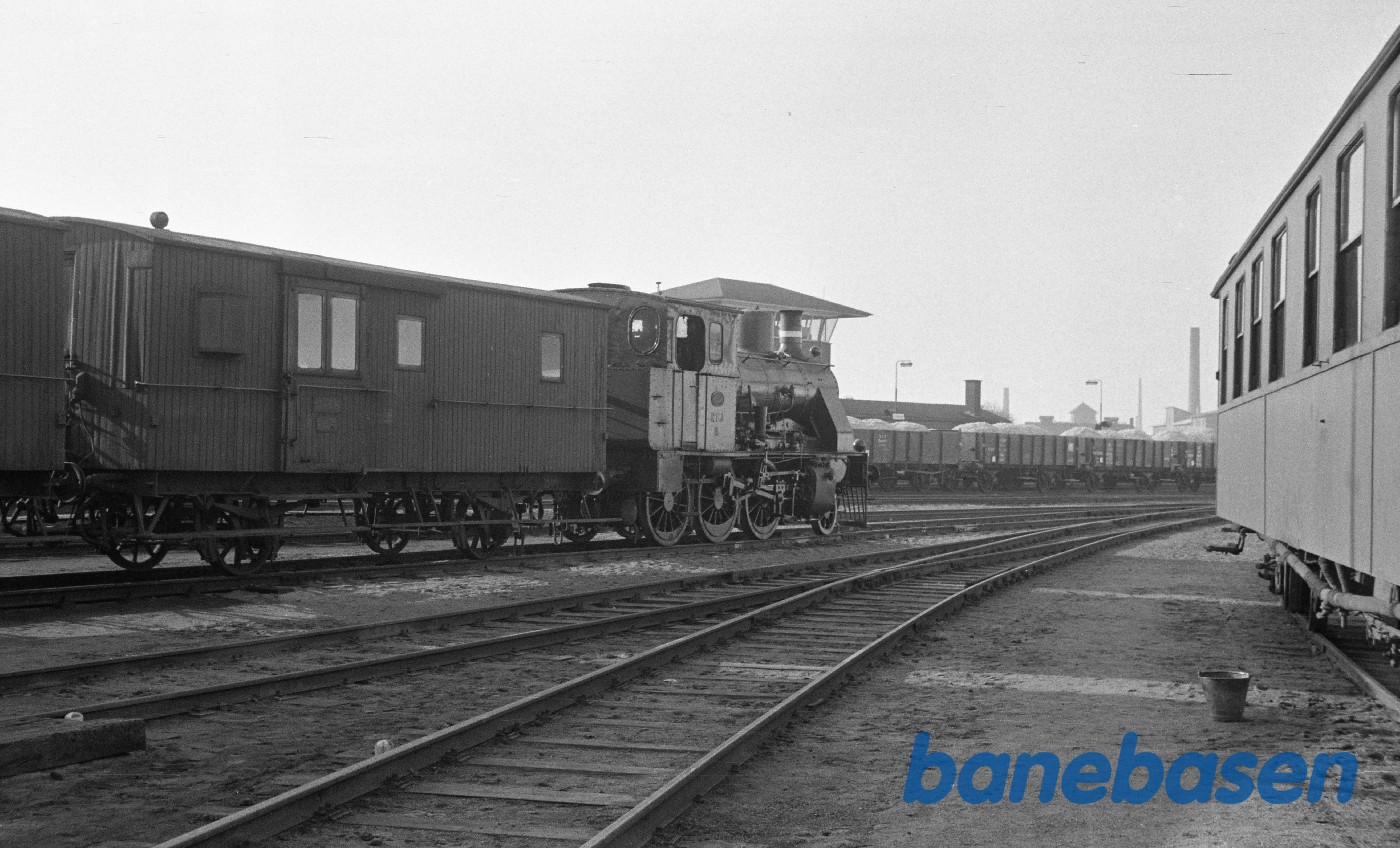 Damplokomotiv nr. 3 + OMB E-vogn Damplokomotiv nr. 3 + OMB E-vogn